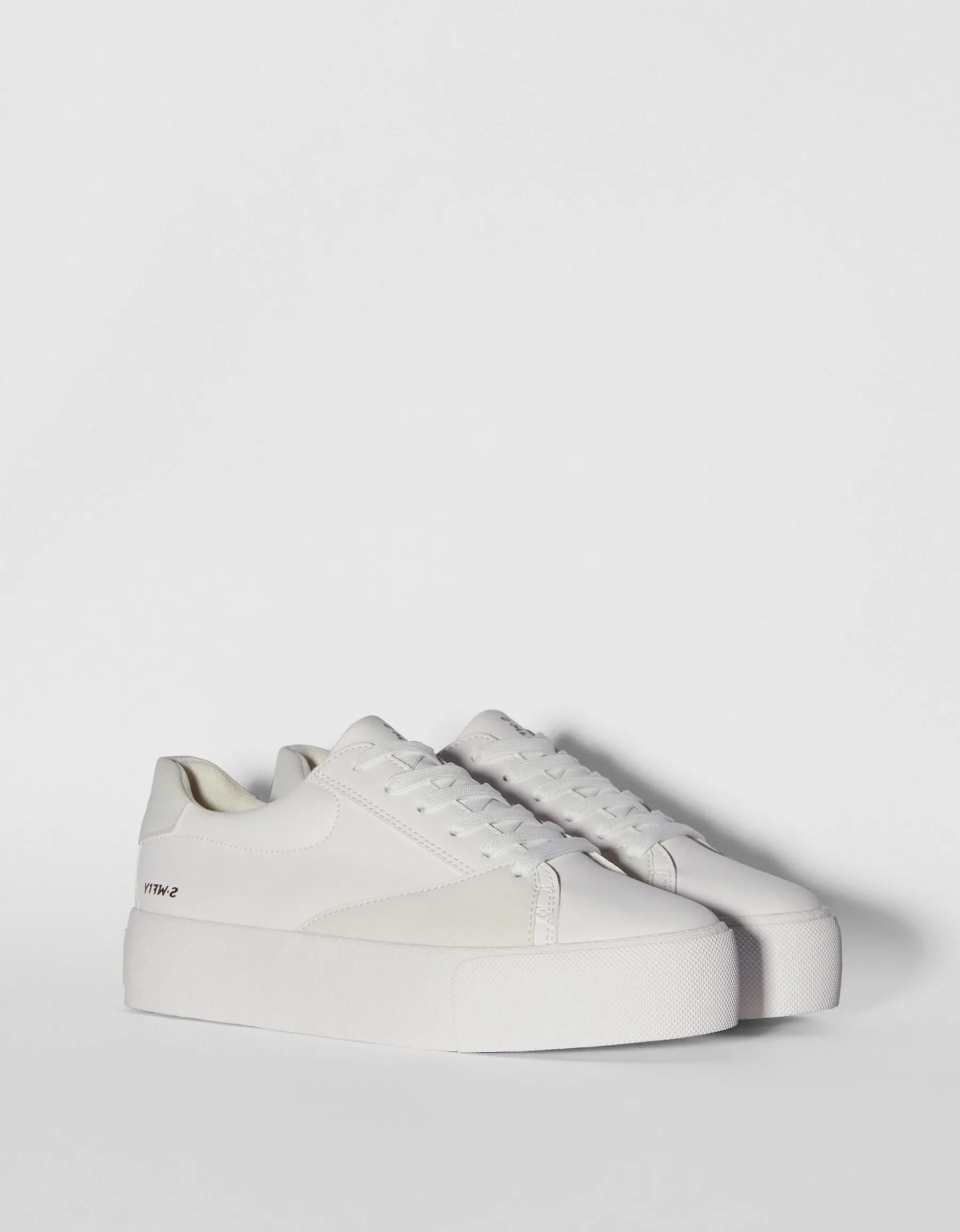 BERSHKA Baskets matelassées Blanc Hot
