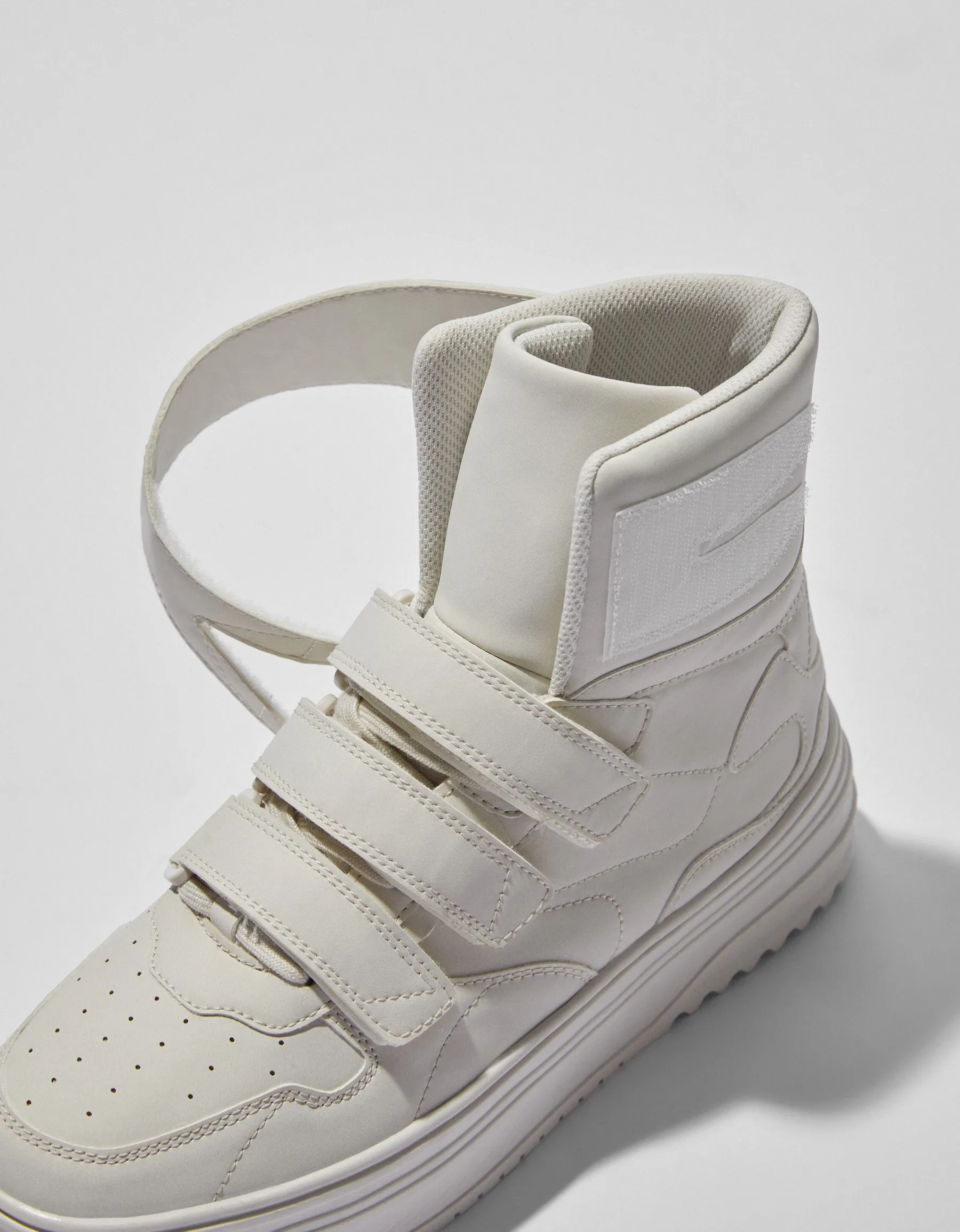 BERSHKA Baskets montantes homme Écru Outlet