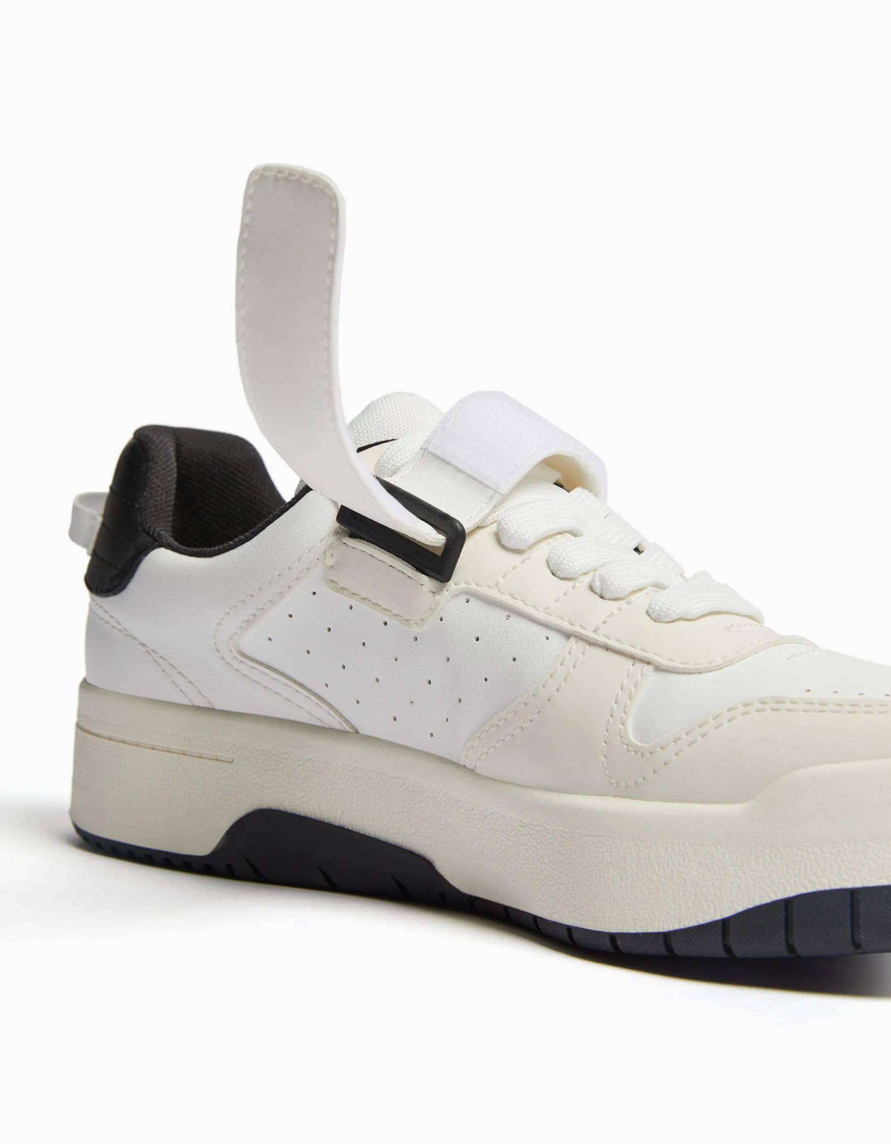 BERSHKA Baskets perforées détail bride Blanc Sale
