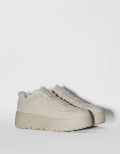 BERSHKA Baskets plateforme avec fausse fourrure Écru Discount