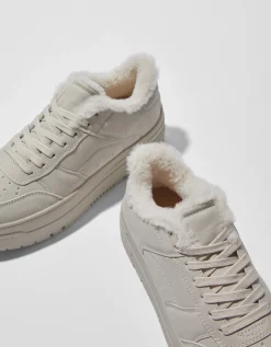 BERSHKA Baskets plateforme avec fausse fourrure Écru Discount