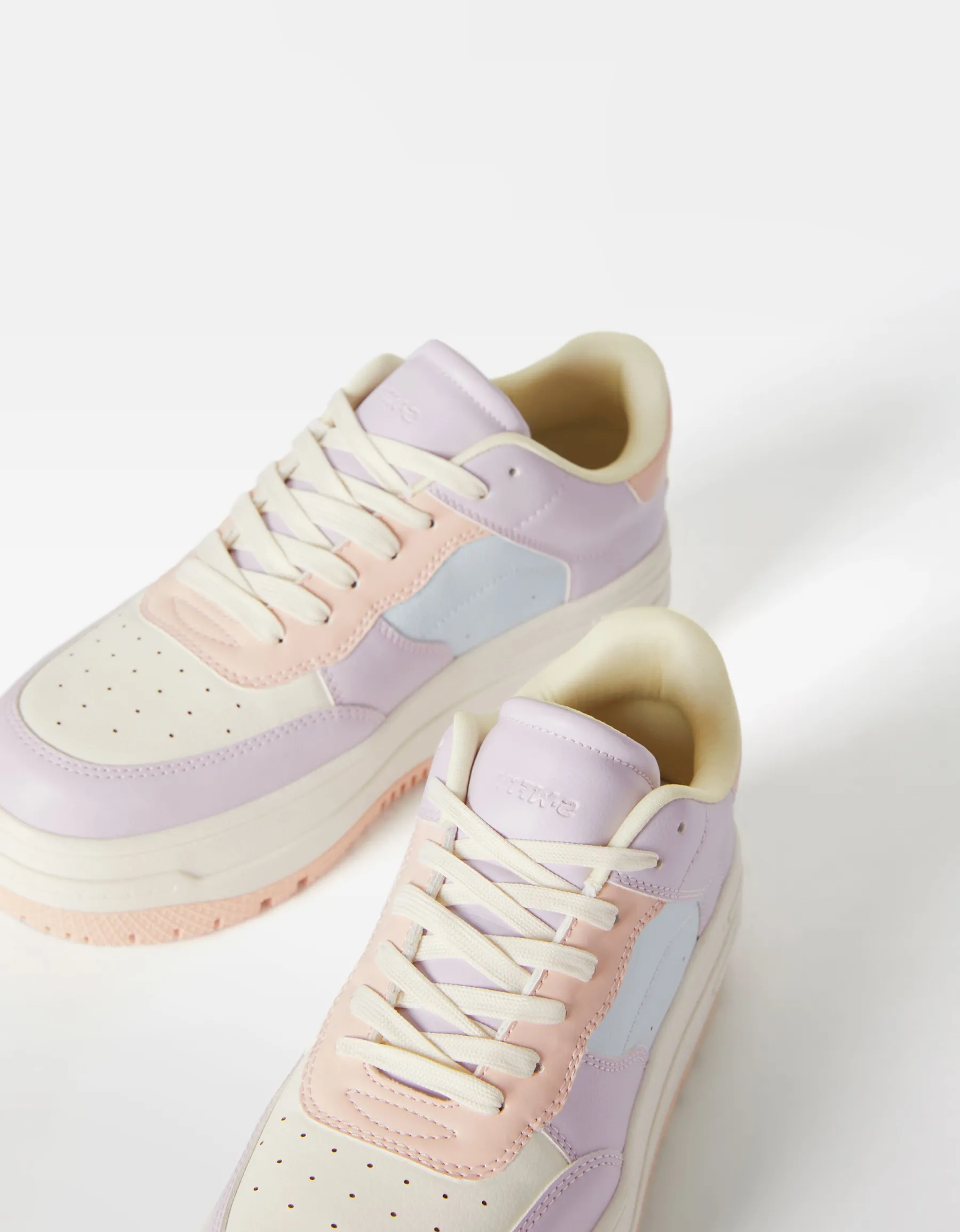 BERSHKA Baskets plateforme bimatière Multicouleur Store