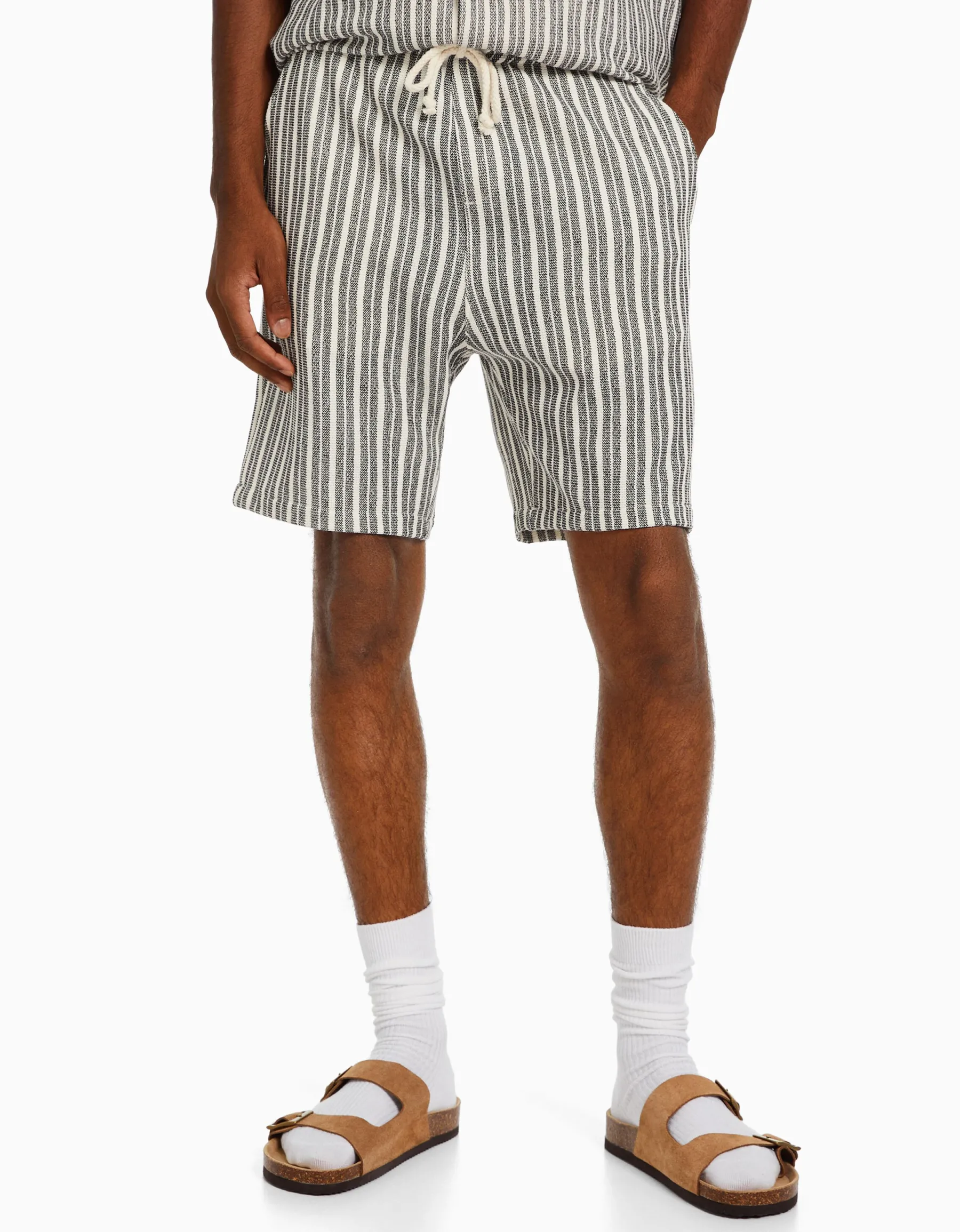 BERSHKA Bermuda jogger rustique rayures Blanc / Noir Shop