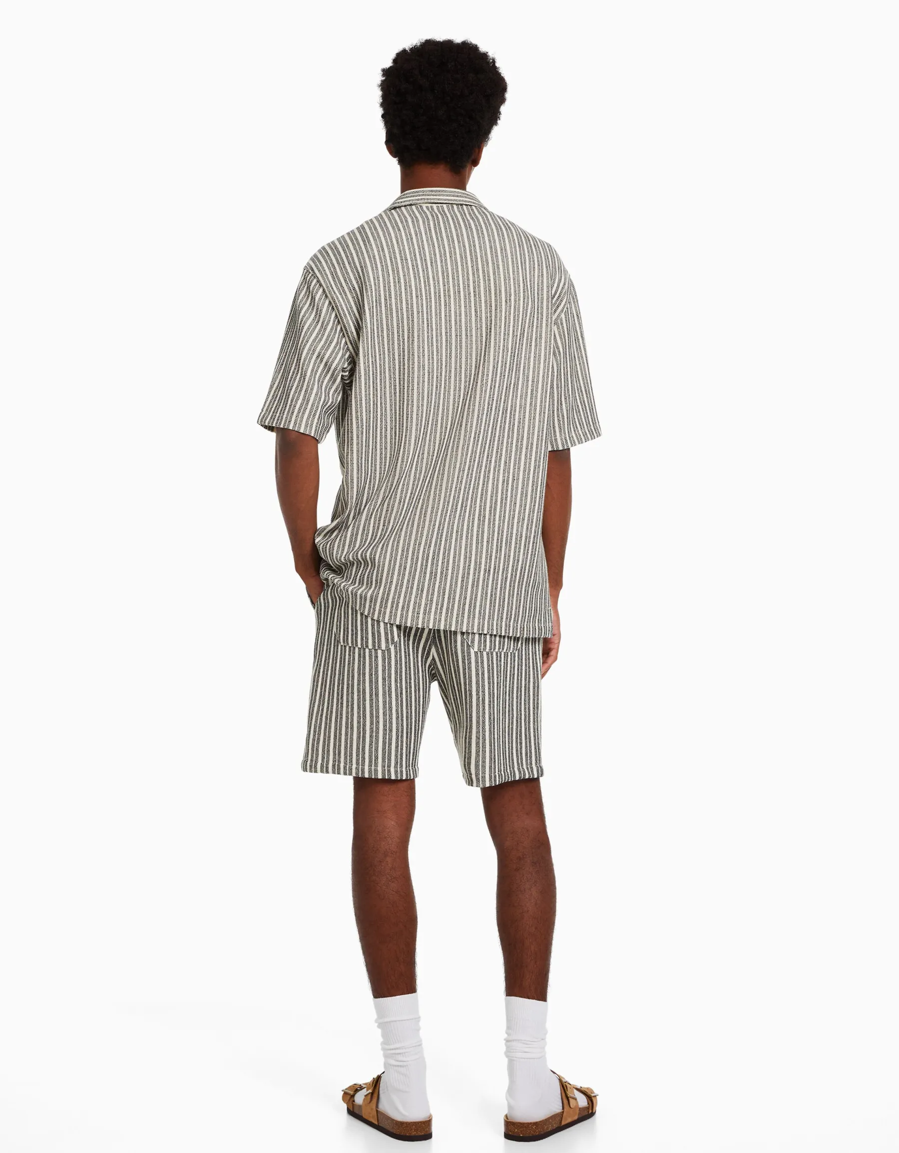BERSHKA Bermuda jogger rustique rayures Blanc / Noir Shop
