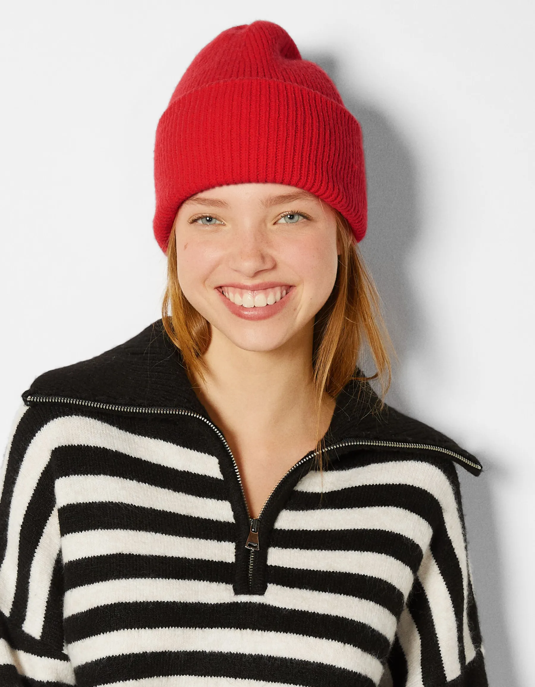 BERSHKA Bonnet coloré Rouge Cheap