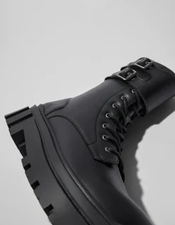 BERSHKA Bottes à lacets avec boucles homme Noir Online