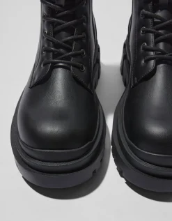 BERSHKA Bottes à lacets avec boucles homme Noir Online