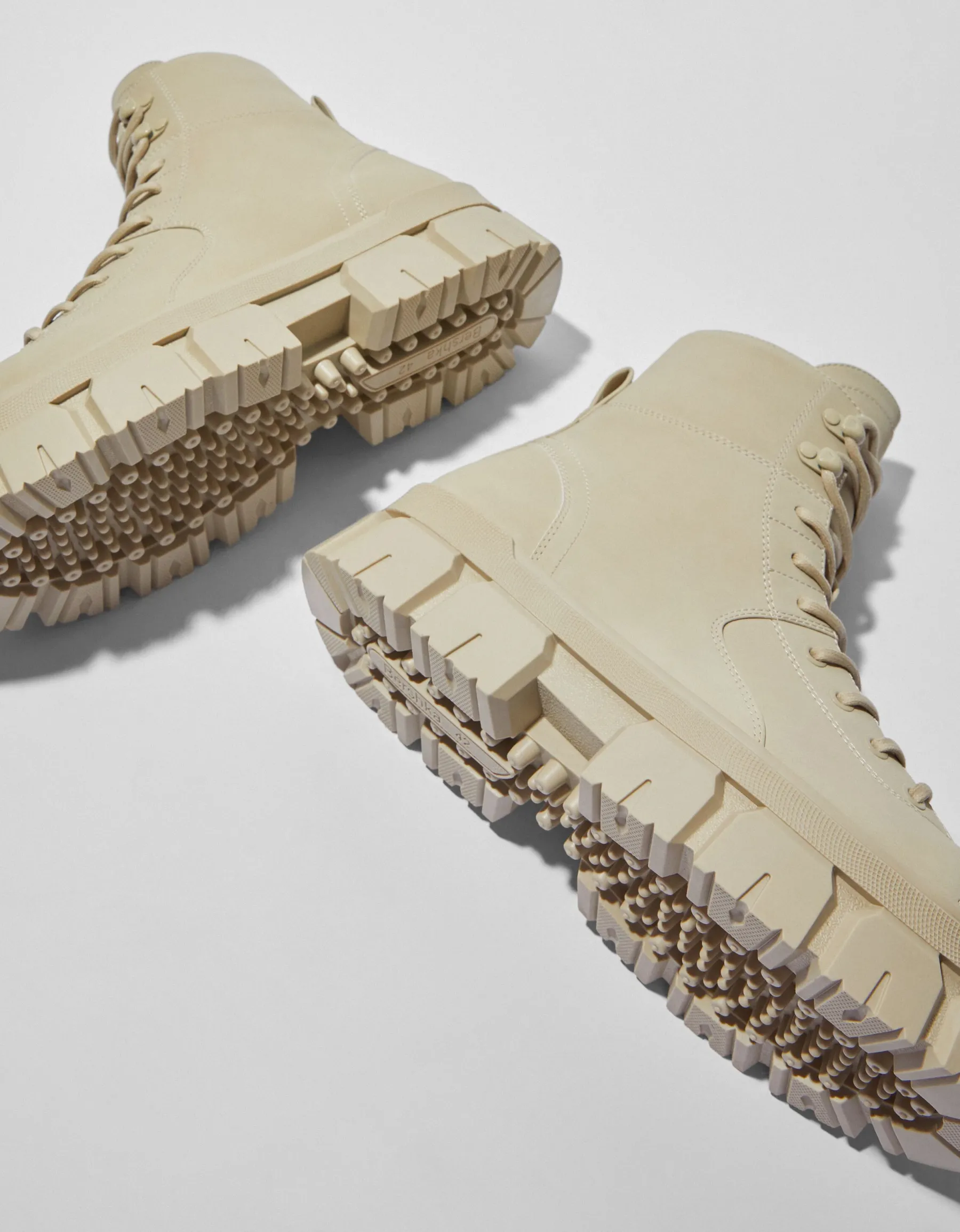 BERSHKA Bottes à lacets semelle crantée homme Sable Best