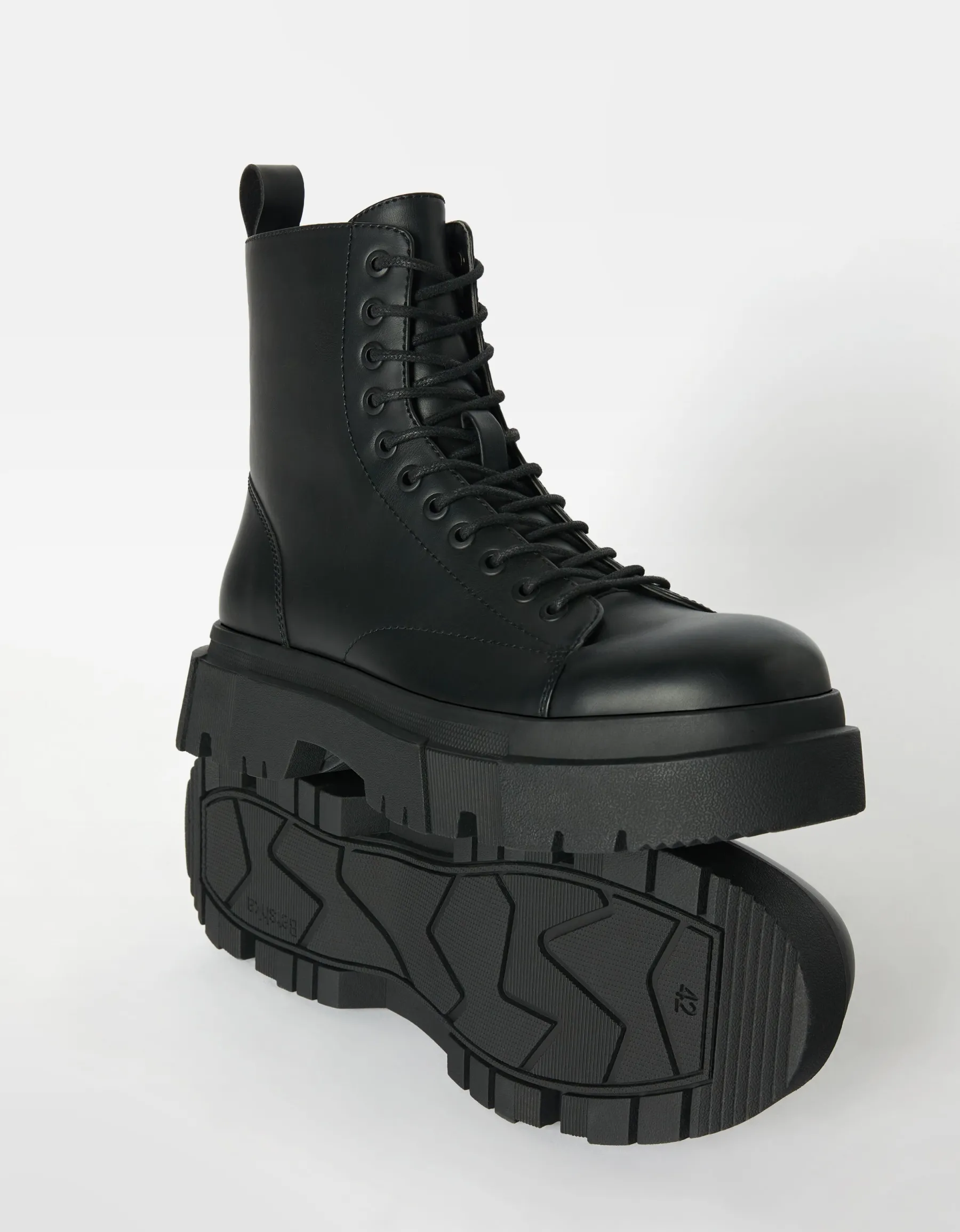 BERSHKA Bottes à lacets semelle crantée homme Noir Cheap