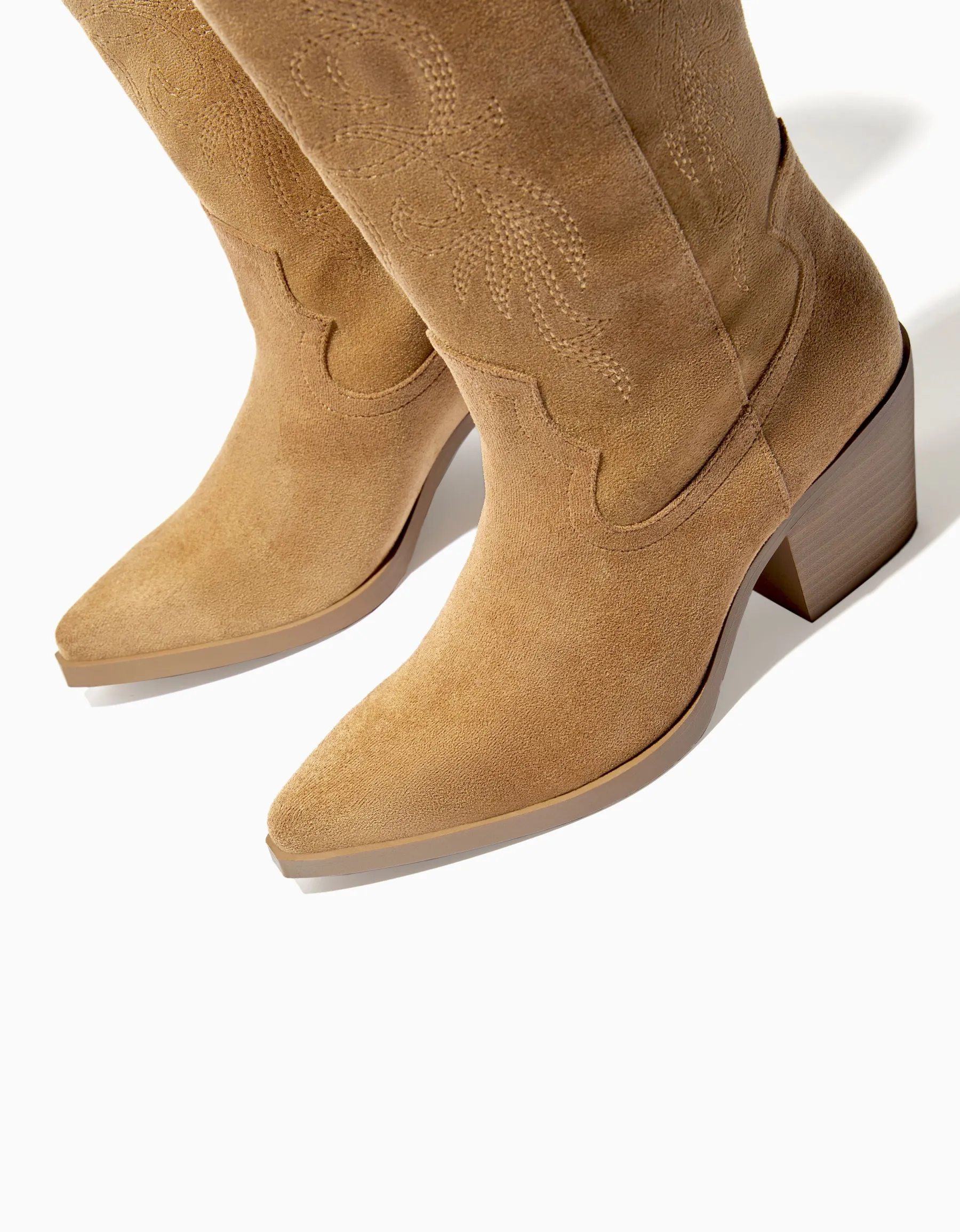 BERSHKA Bottes à talon style cowboy Sable Clearance