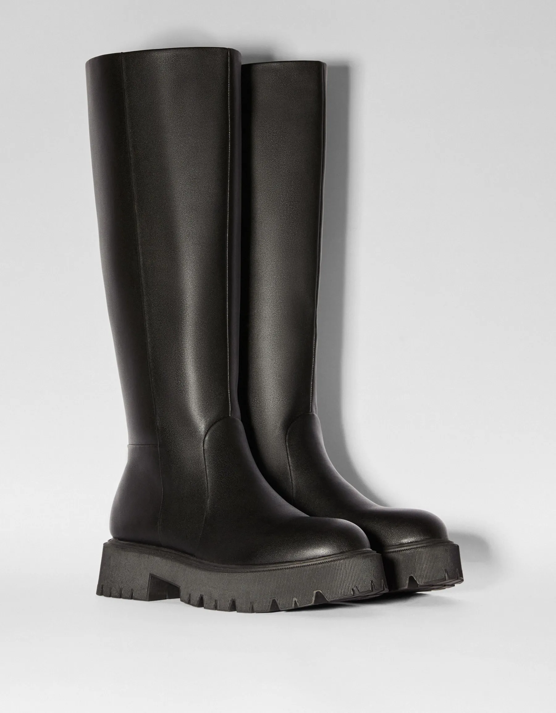 BERSHKA Bottes plates basiques Noir Hot