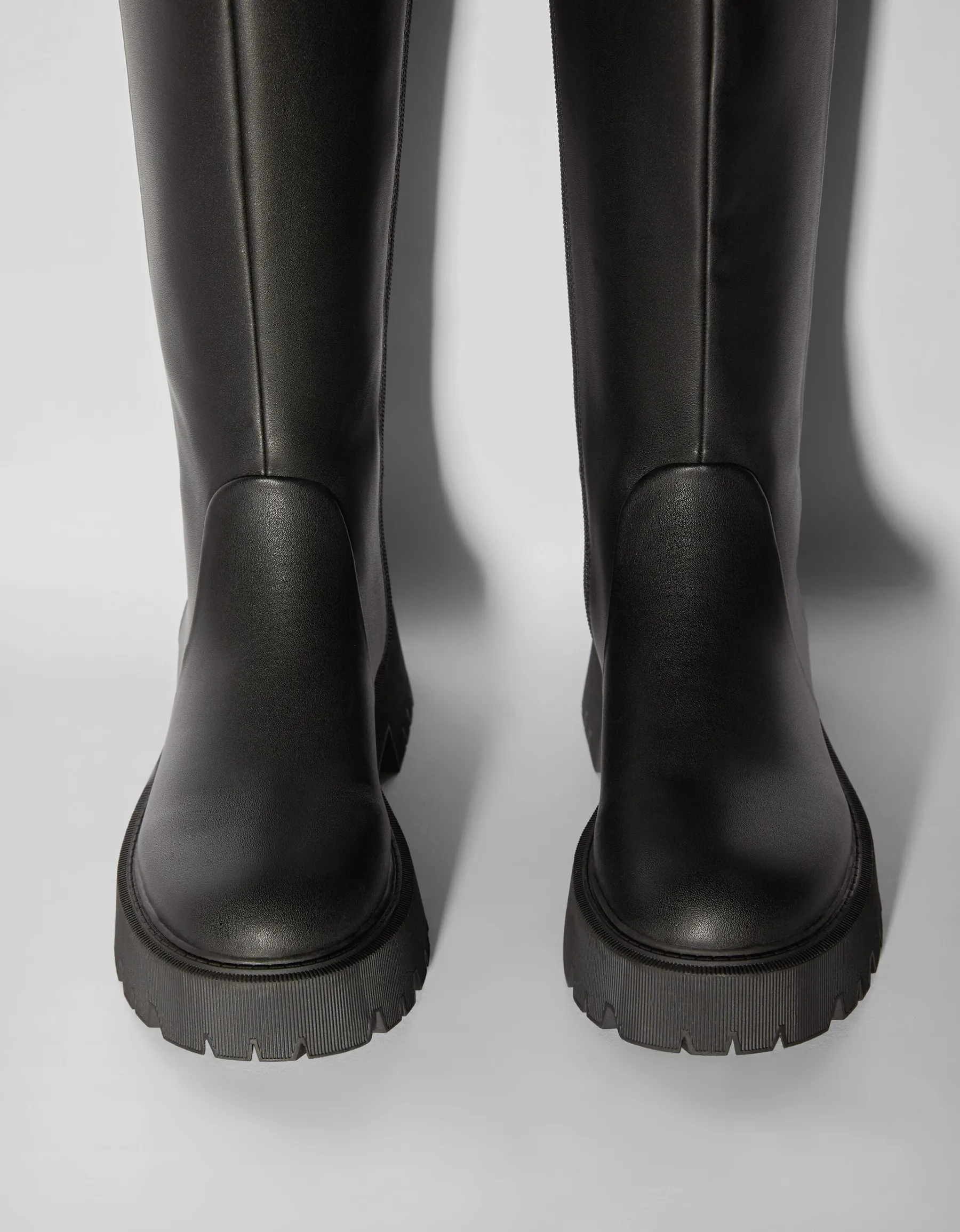 BERSHKA Bottes plates basiques Noir Hot