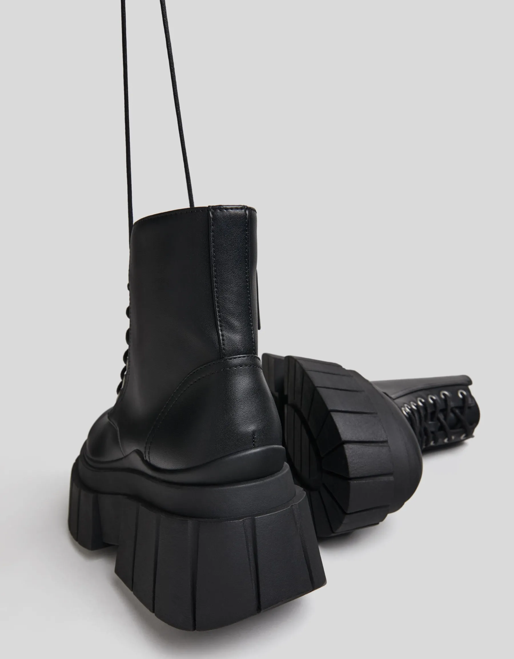 BERSHKA Bottines à lacets plateforme rayée Écru New