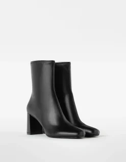 BERSHKA Bottines à talon moulantes Écru Store