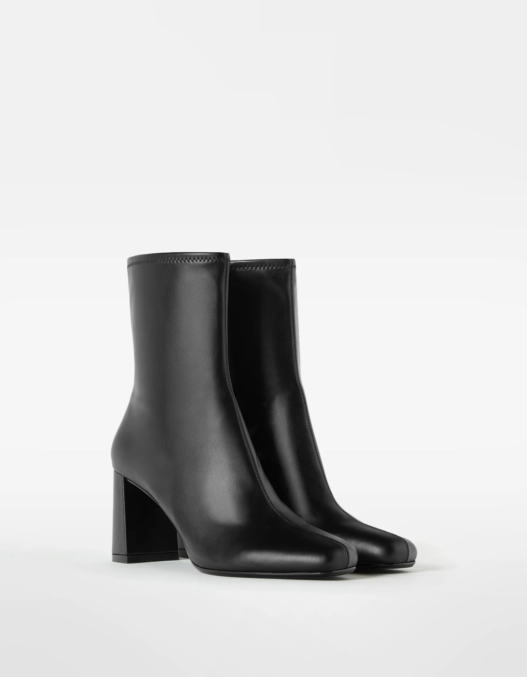 BERSHKA Bottines à talon moulantes Écru Store