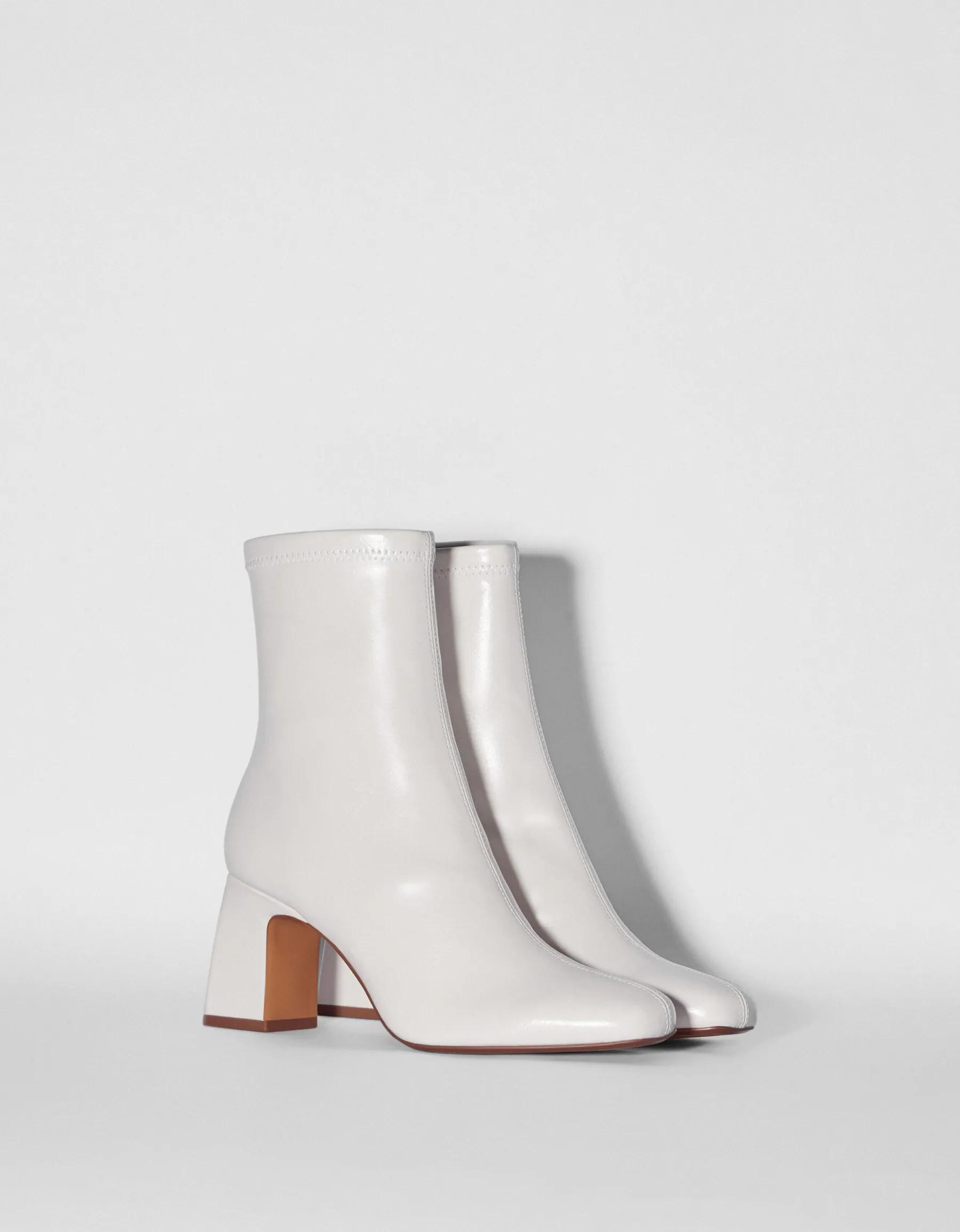 BERSHKA Bottines à talon moulantes Noir Clearance