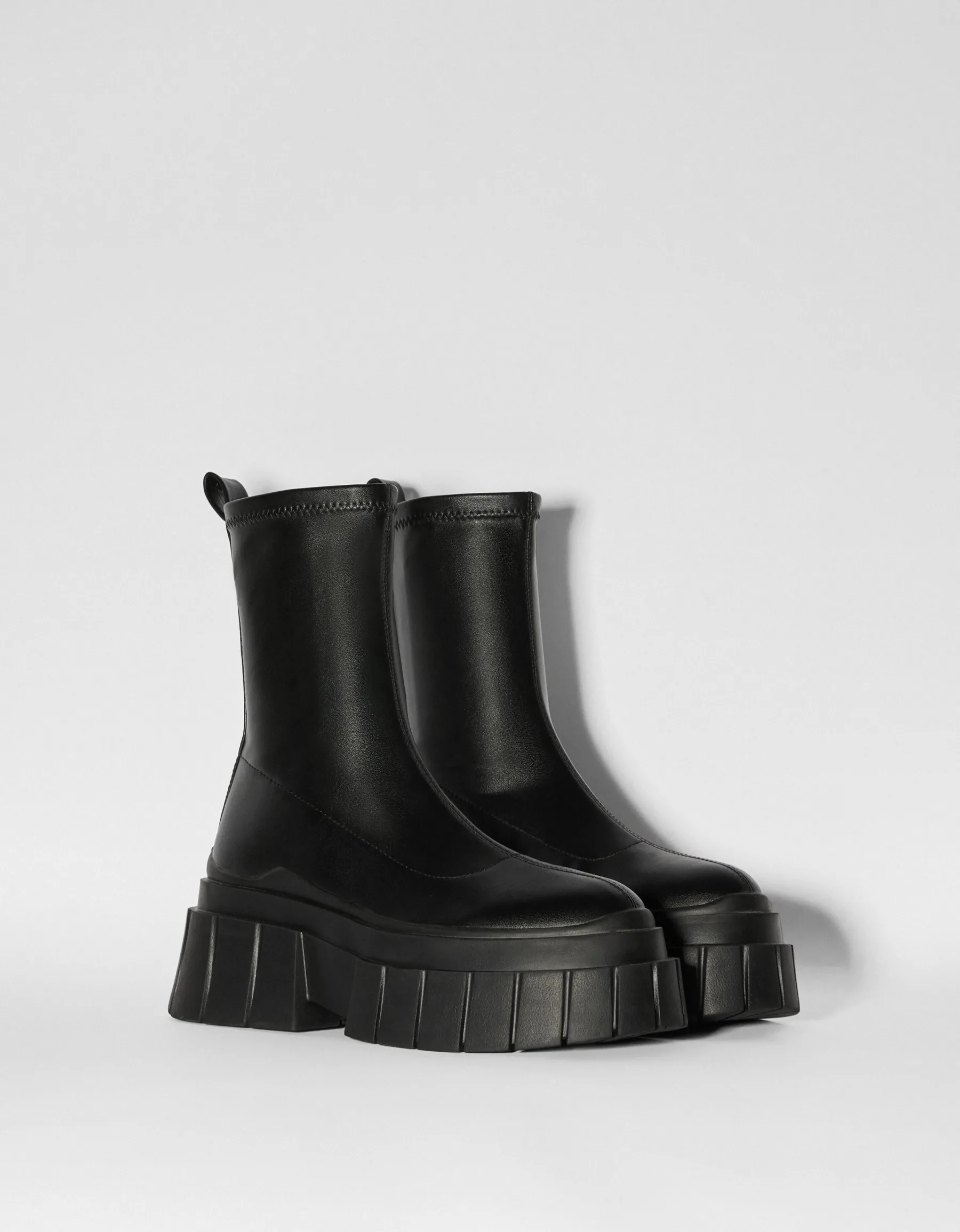 BERSHKA Bottines plateforme moulantes Noir Discount