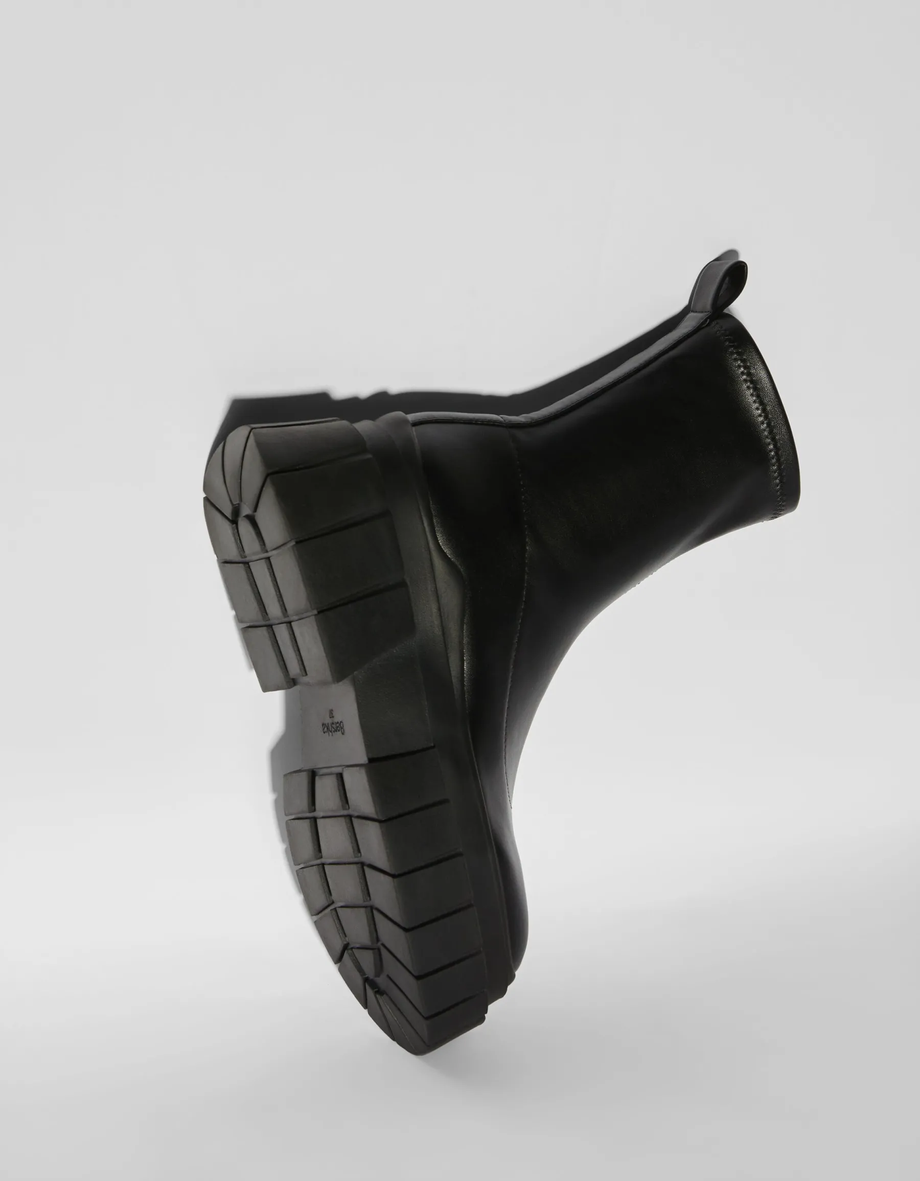 BERSHKA Bottines plateforme moulantes Noir Discount