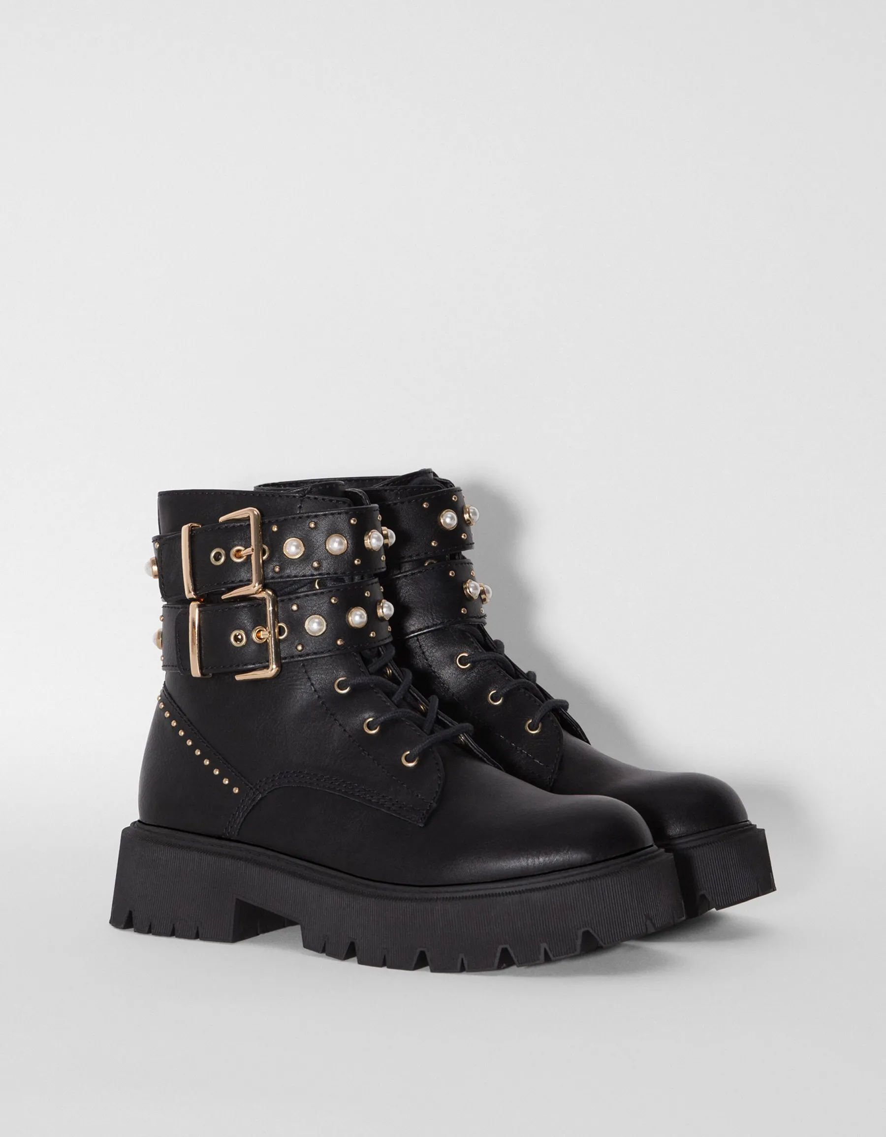 BERSHKA Bottines plates avec perles et rivets Noir Cheap