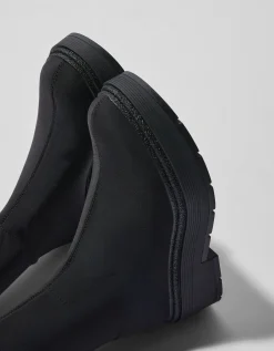 BERSHKA Bottines plates moulantes Noir Cheap
