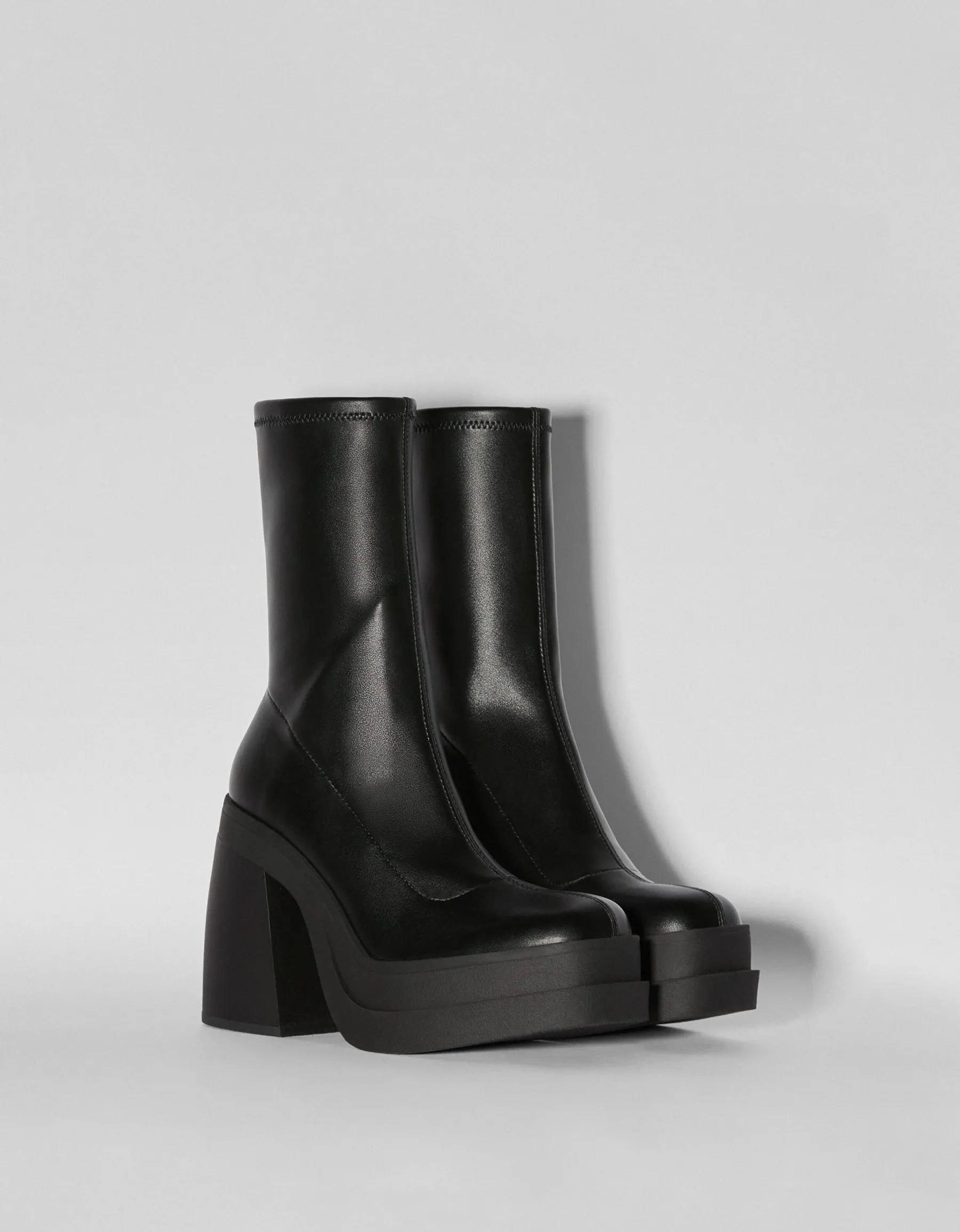 BERSHKA Bottines talon plateforme moulantes Écru Hot