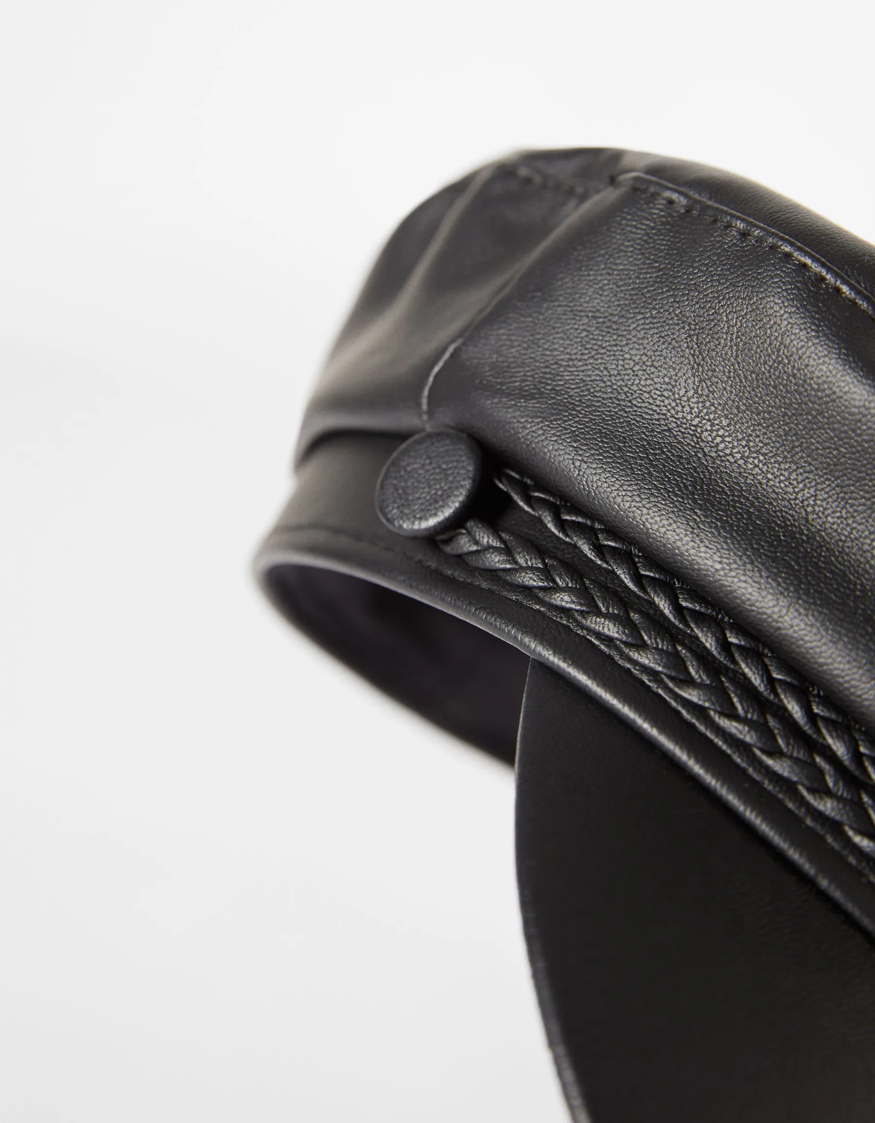 BERSHKA Casquette de marin Noir Store