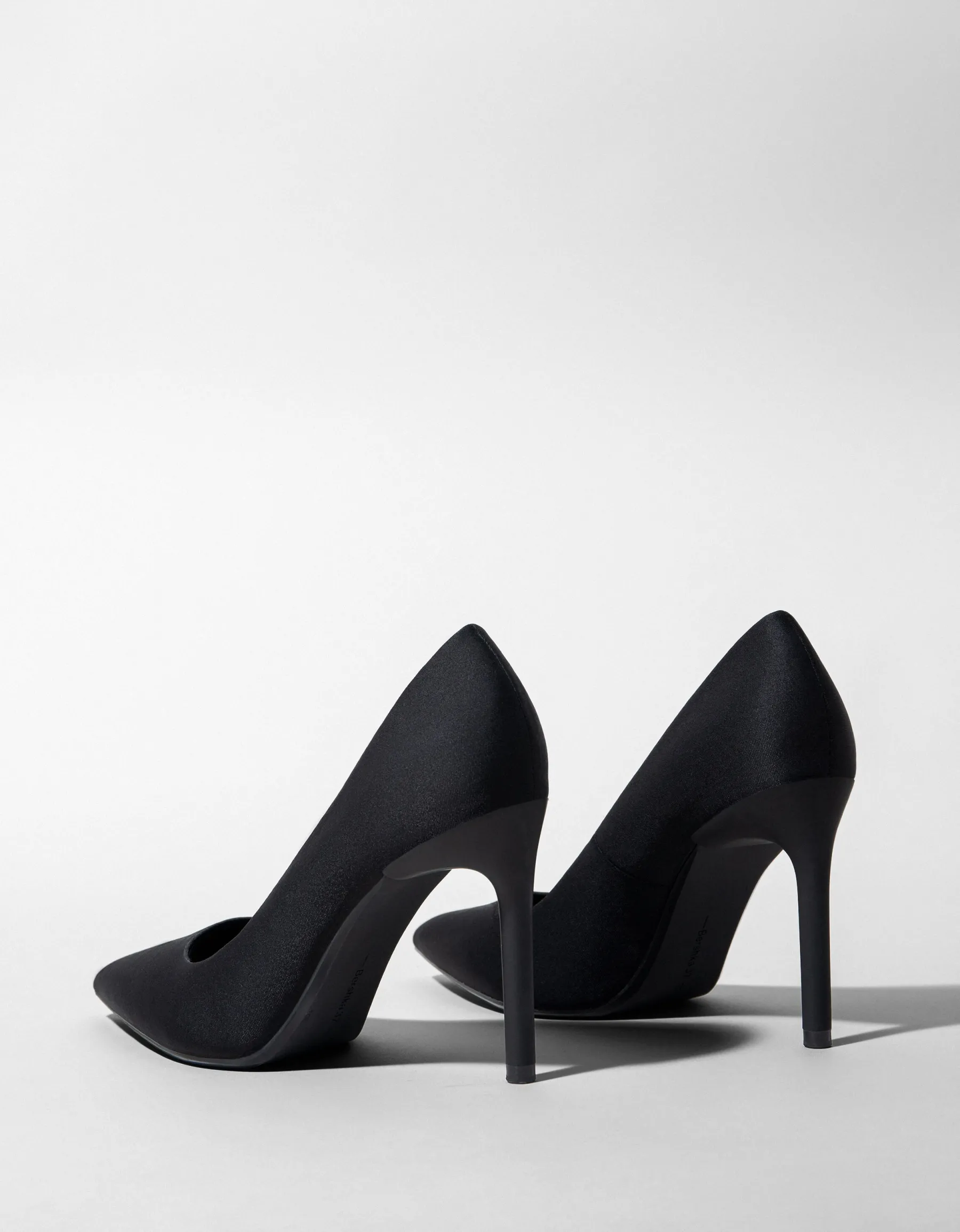 BERSHKA Chaussures à talon haut Noir Store