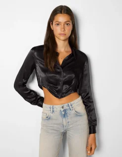 BERSHKA Chemise cropped manches longues moulante satinée Rouge Hot