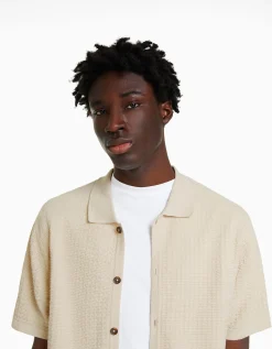 BERSHKA Chemise manches courtes basique texturée Écru Sale