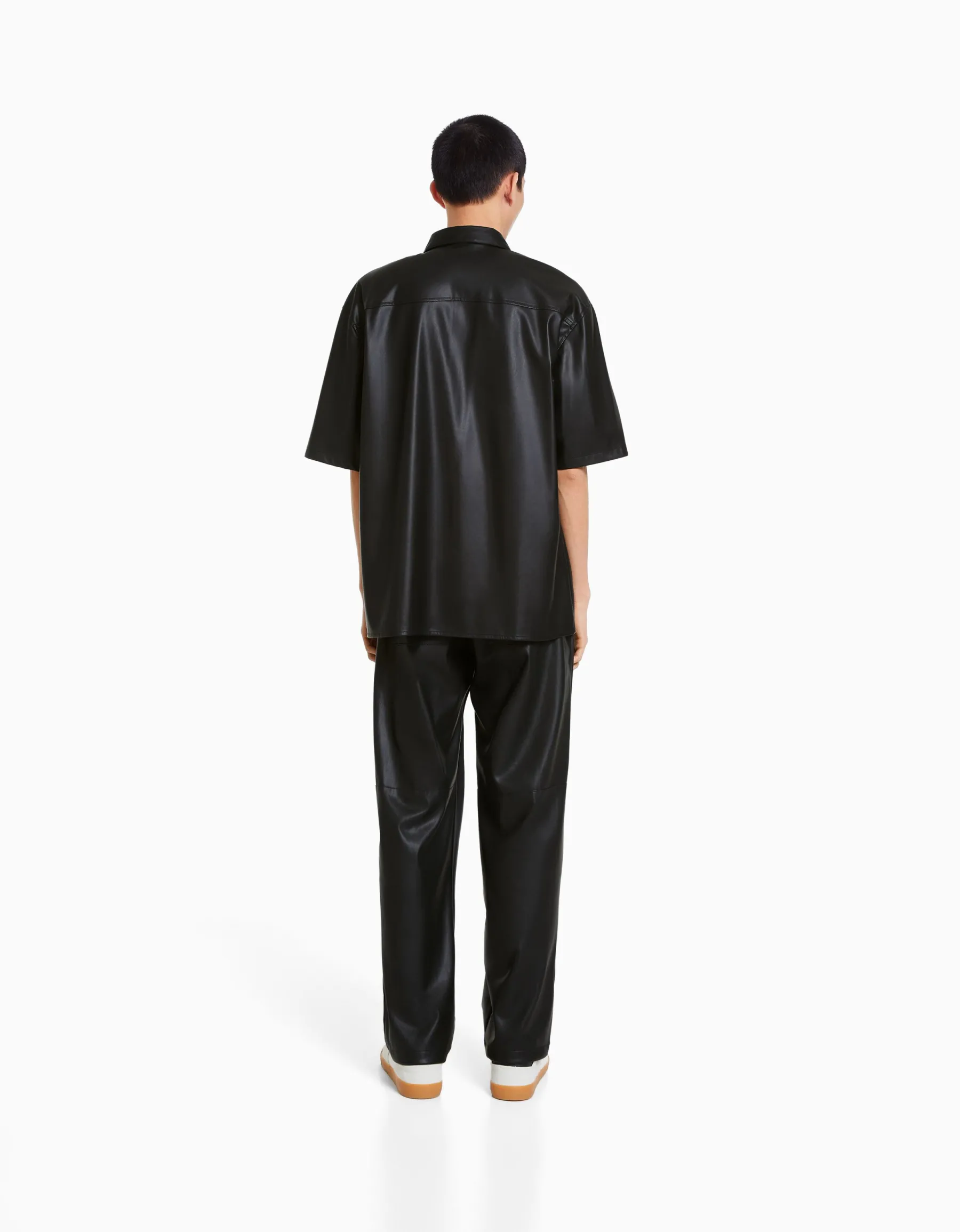 BERSHKA Chemise similicuir manches courtes Noir Fashion