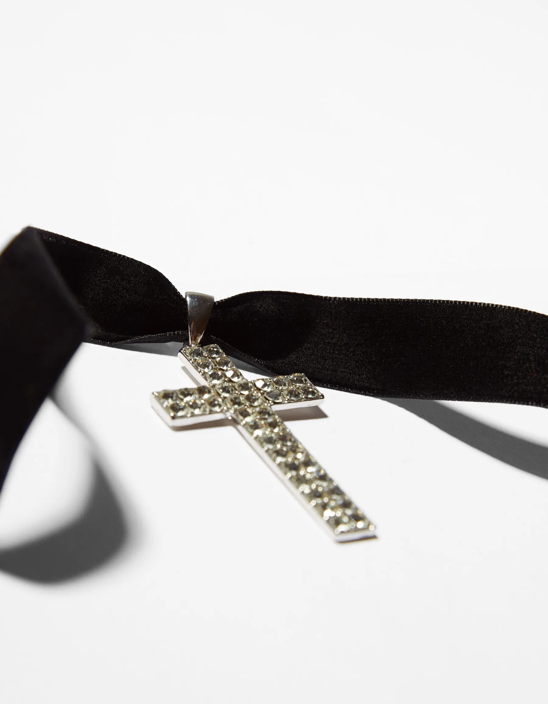 BERSHKA Collier ras du cou croix strass Argent Fashion