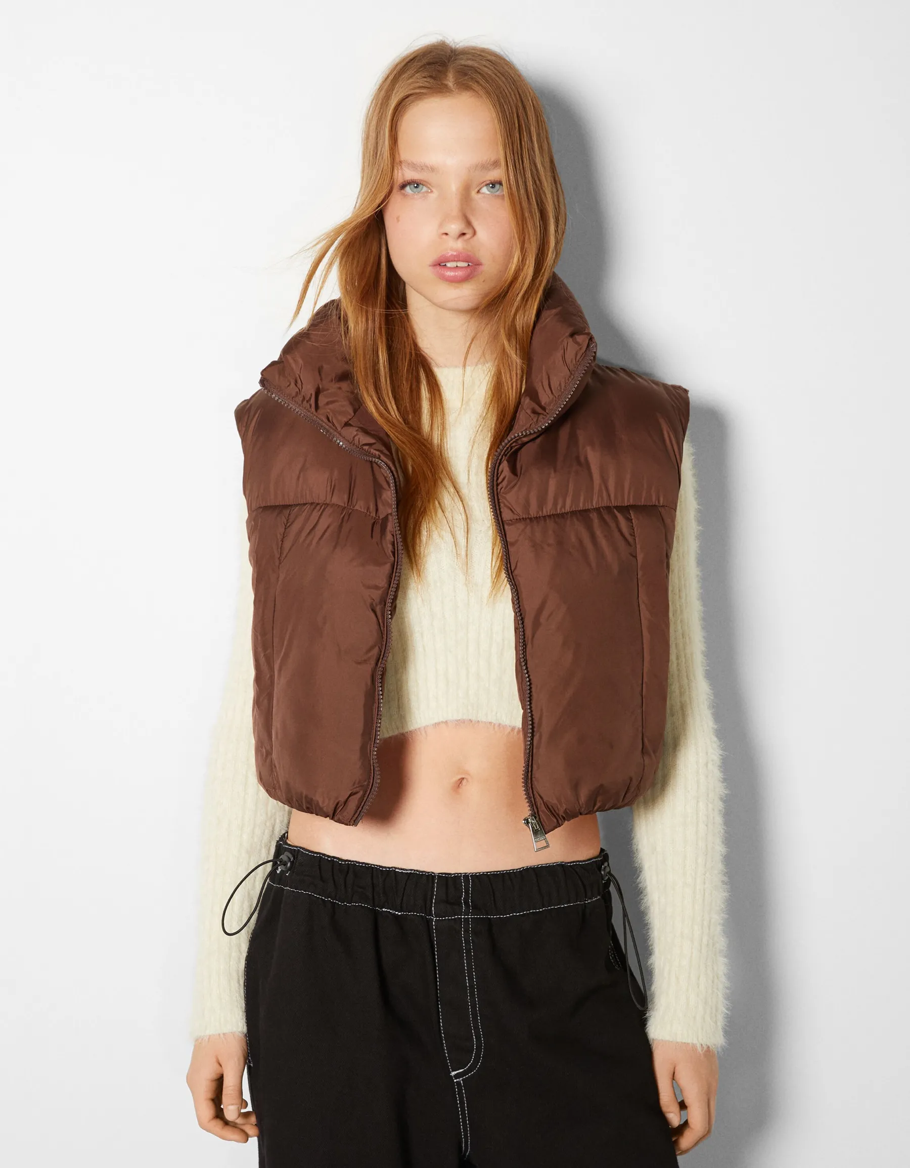 BERSHKA Gilet cropped sans manches effet nylon Violet Flash Sale
