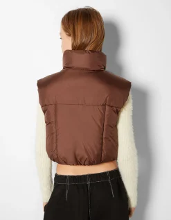 BERSHKA Gilet cropped sans manches effet nylon Violet Flash Sale