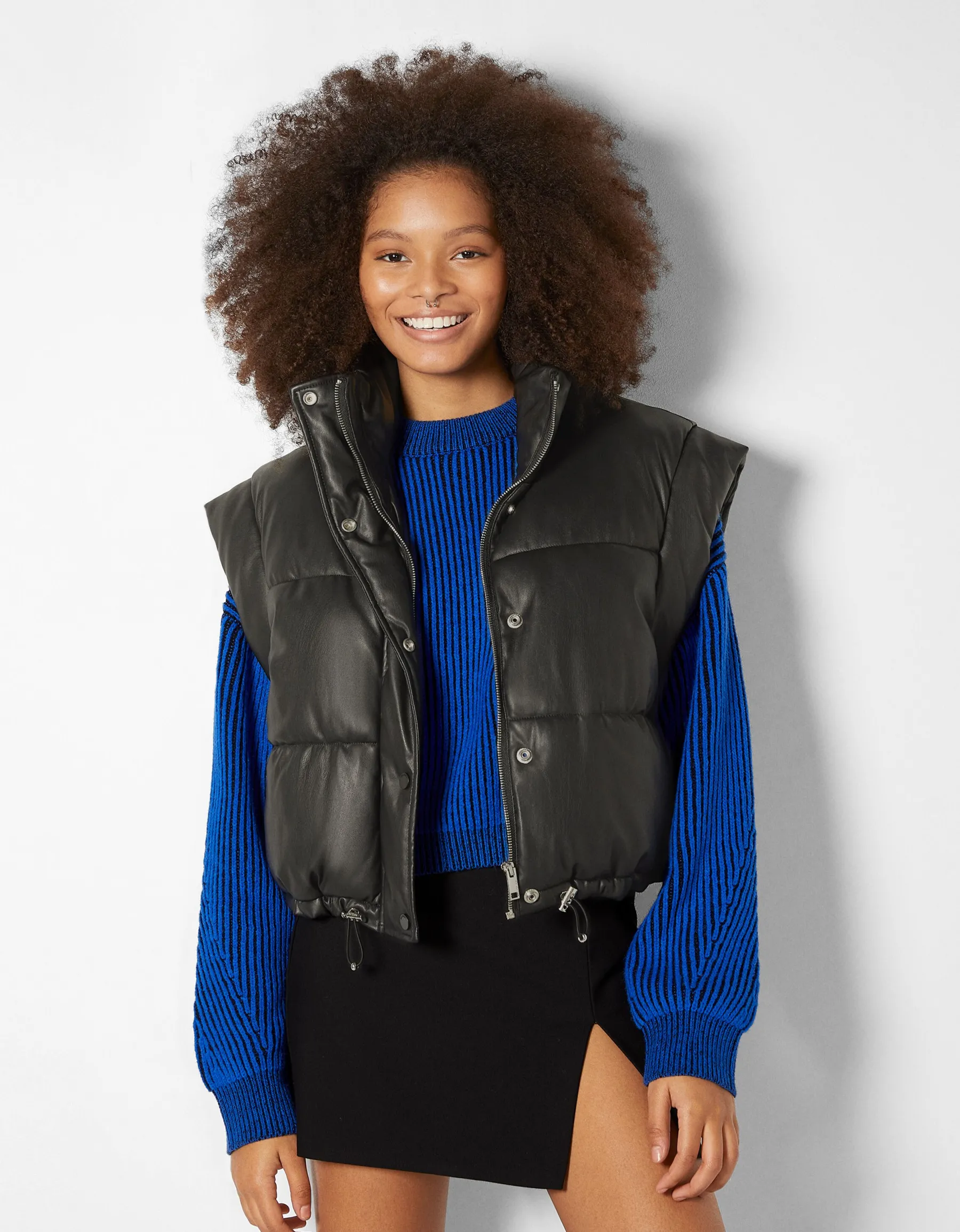 BERSHKA Gilet cropped sans manches similicuir Noir Best Sale