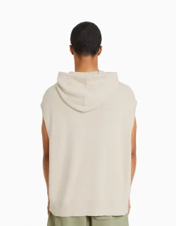 BERSHKA Gilet sans manches capuche maille Écru Hot