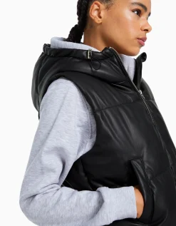BERSHKA Gilet sans manches capuche similicuir Noir Cheap