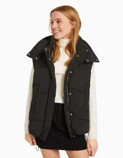 BERSHKA Gilet sans manches rembourré capuche oversize Noir Hot