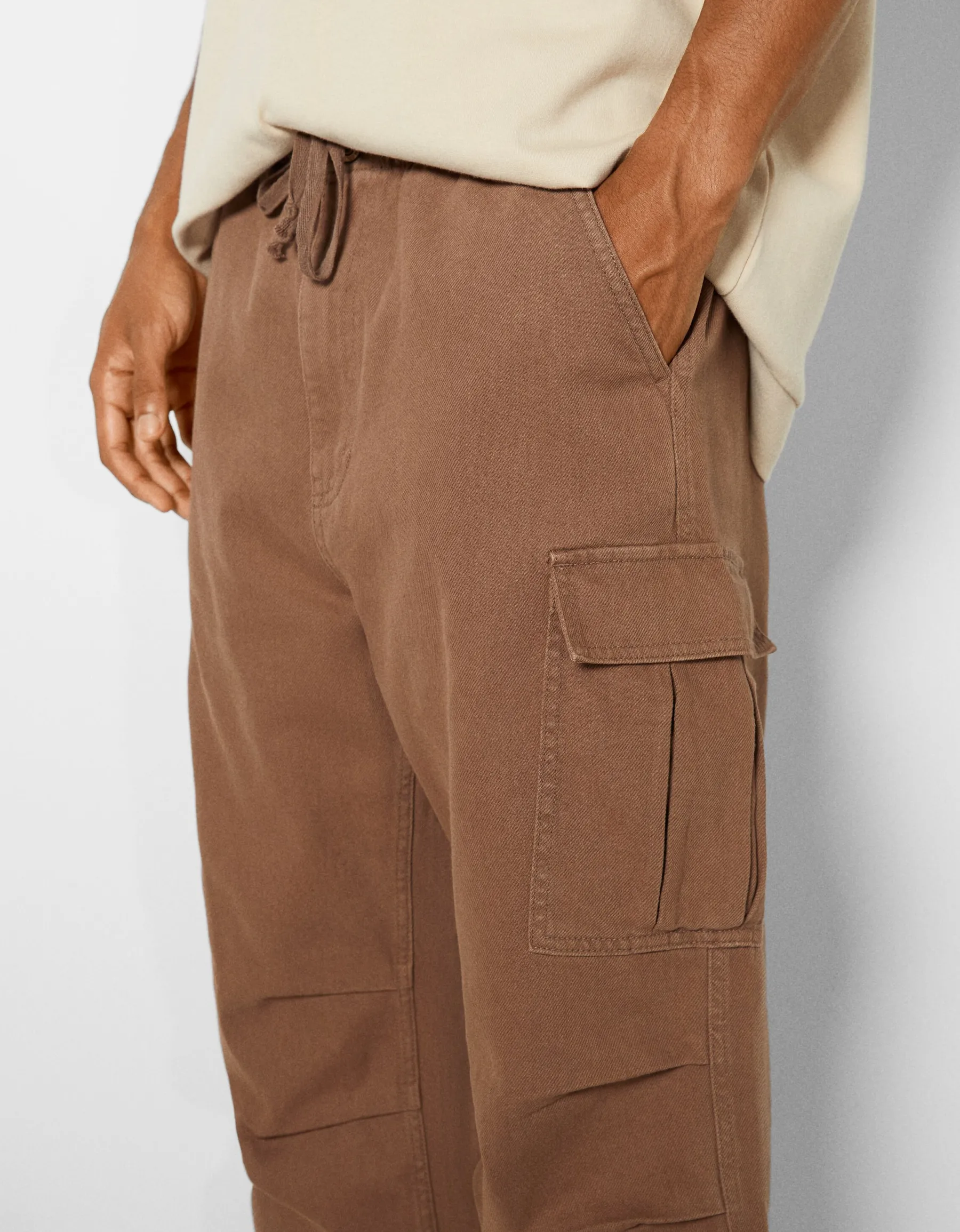 BERSHKA Jean cargo parachute Kaki Shop