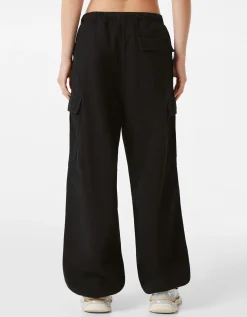BERSHKA Jean cargo parachute Kaki Cheap