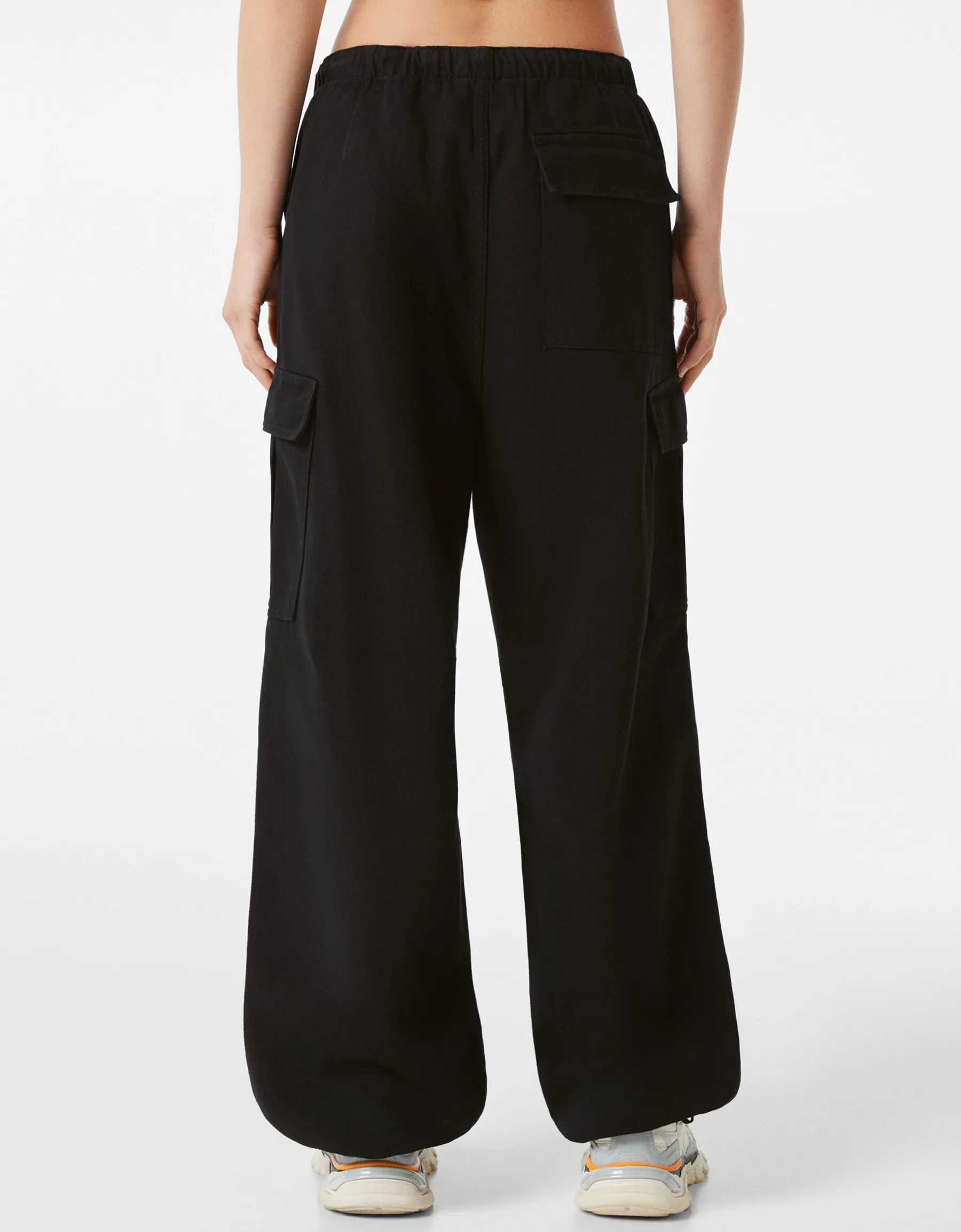 BERSHKA Jean cargo parachute Kaki Cheap