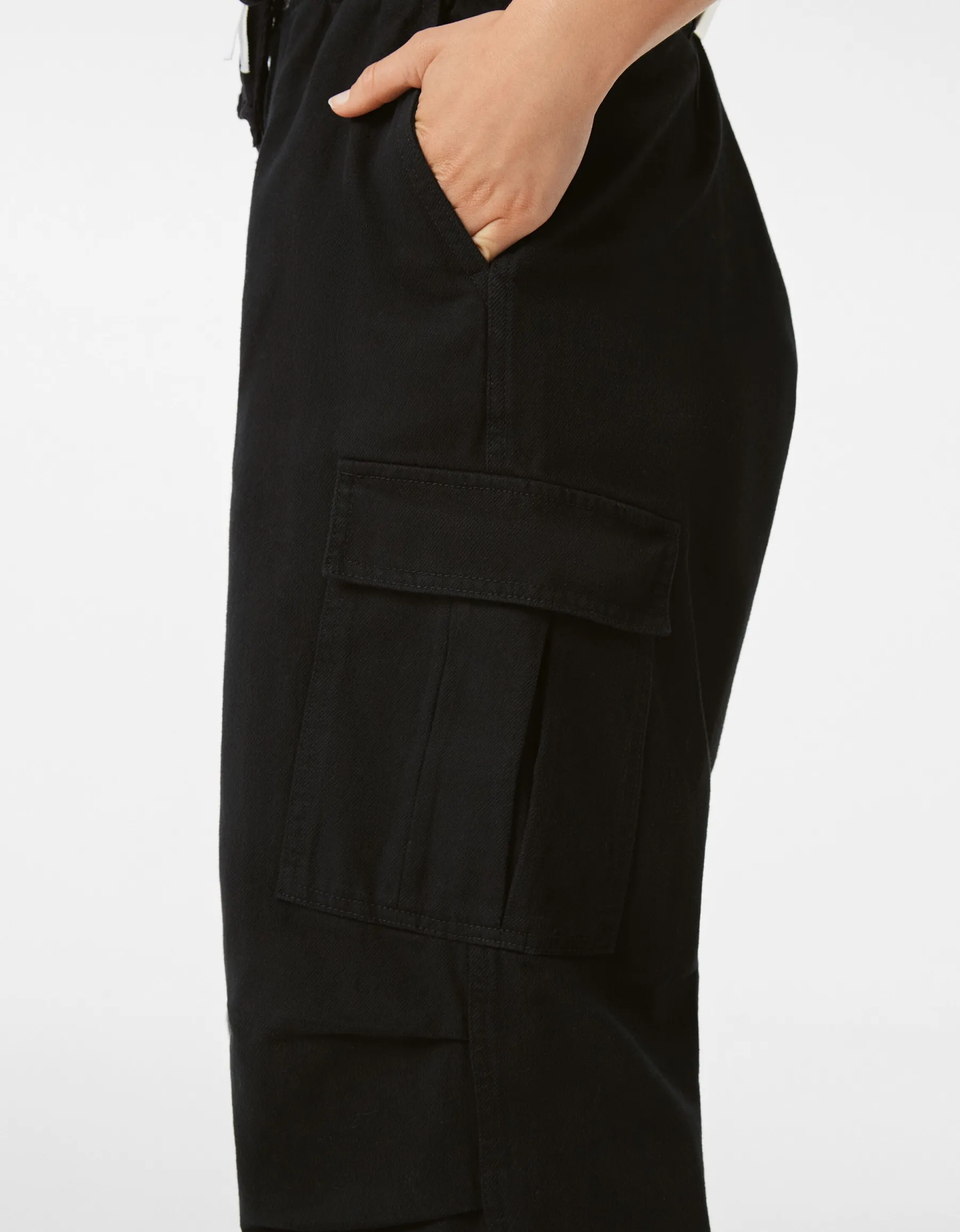 BERSHKA Jean cargo parachute Kaki Cheap