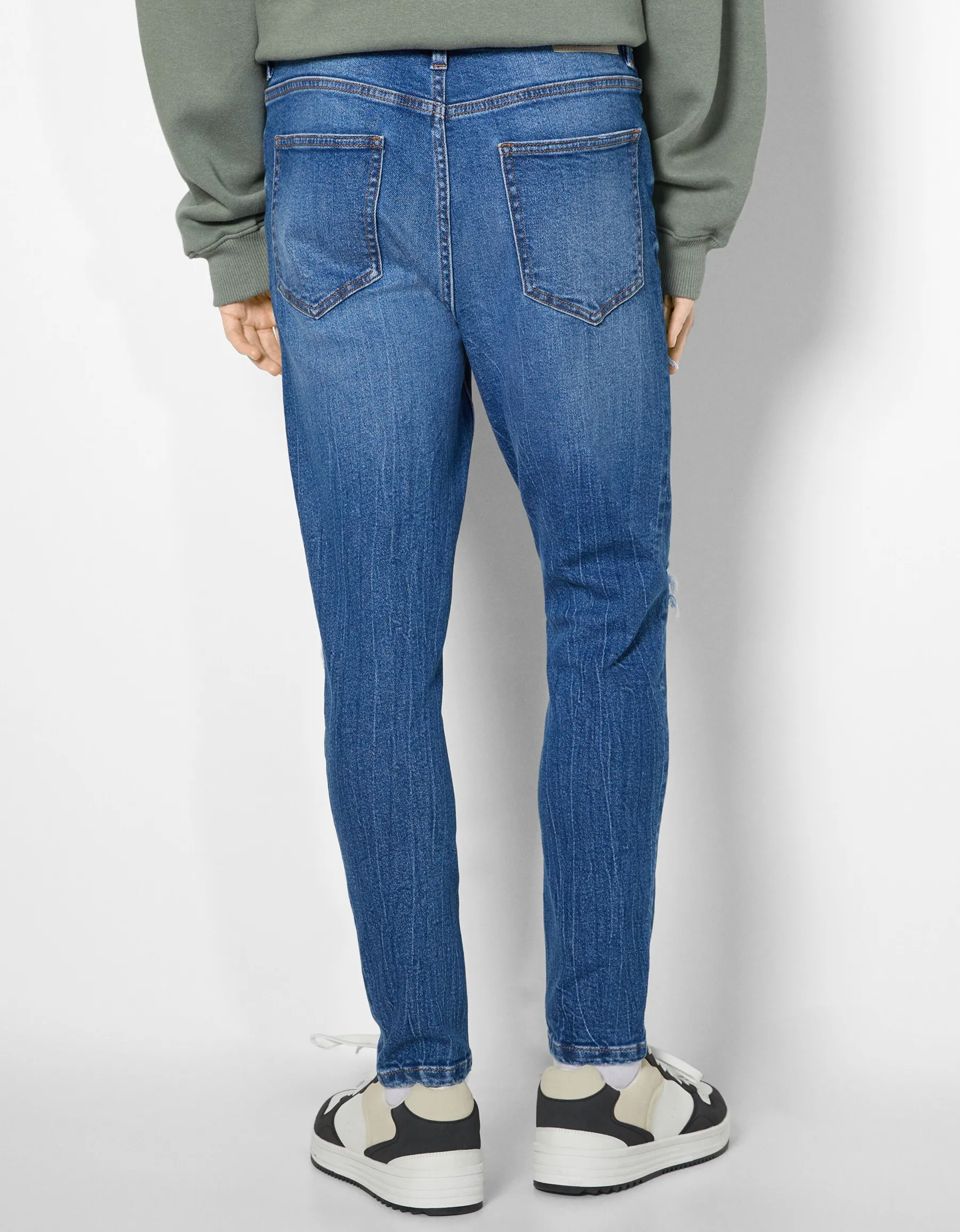 BERSHKA Jean carotte déchiré Bleu Online