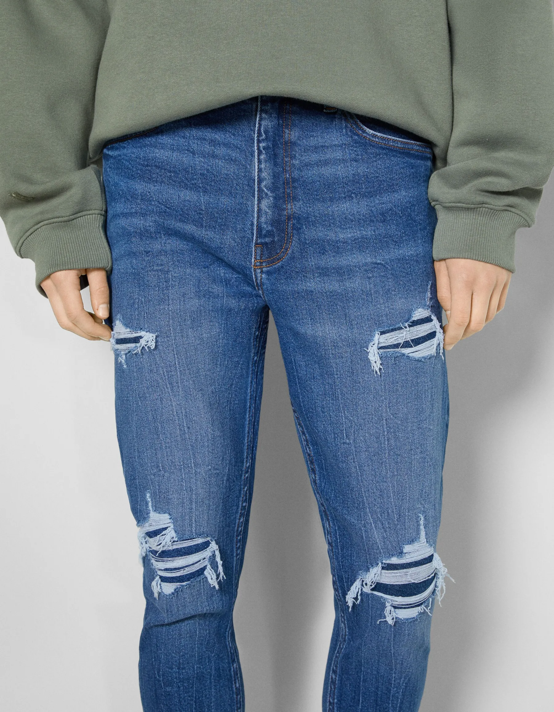 BERSHKA Jean carotte déchiré Bleu Online