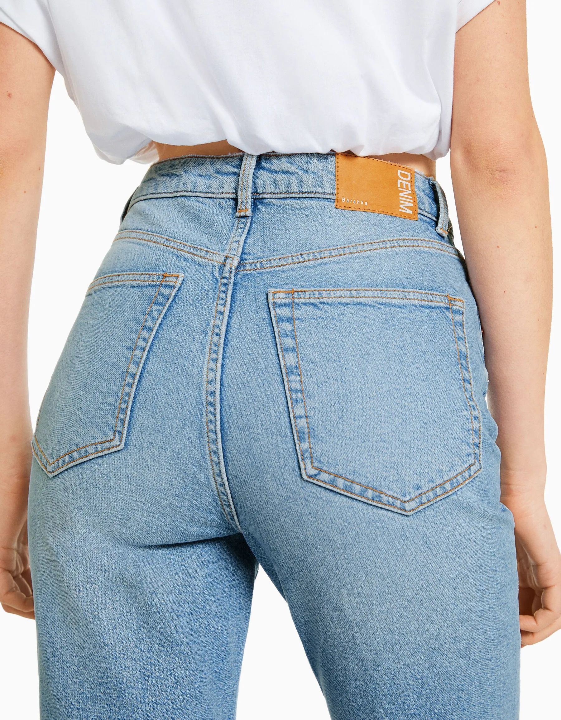 BERSHKA Jean mom slim décontracté Bleu lavé Best Sale
