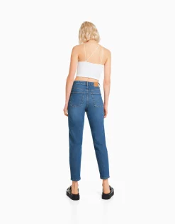 BERSHKA Jean mom slim décontracté Bleu lavé Shop