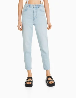 BERSHKA Jean mom slim décontracté Bleu lavé Cheap