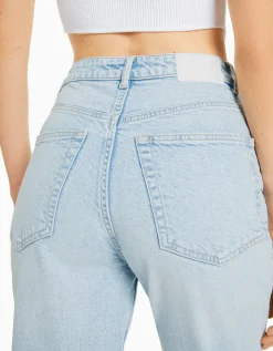 BERSHKA Jean mom slim décontracté Bleu lavé Cheap