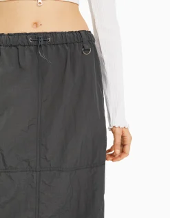 BERSHKA Jupe midi effet nylon Écru Sale