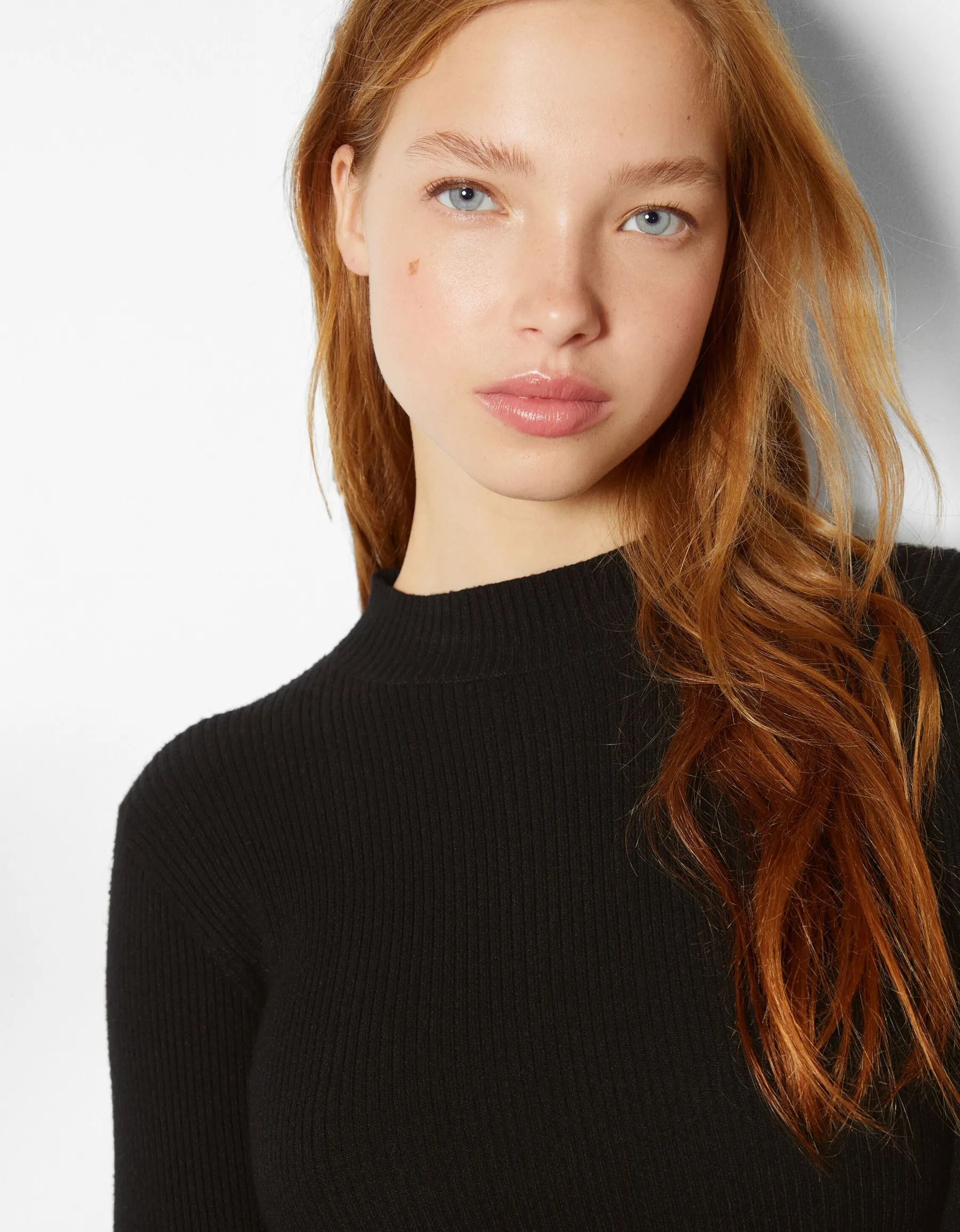 BERSHKA Mini-robe maille côtelée col montant Noir Fashion