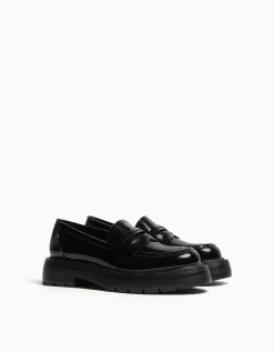 BERSHKA Mocassins patte semelle crantée Noir Outlet